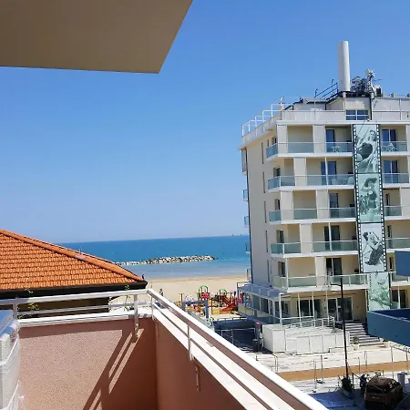 Welcoming In Viserba With Sea View Apartament